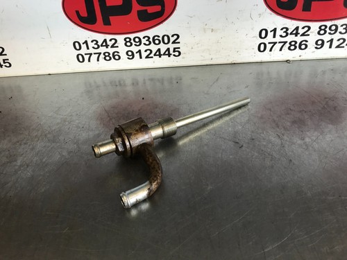 Hydraulic oil filter head pipe